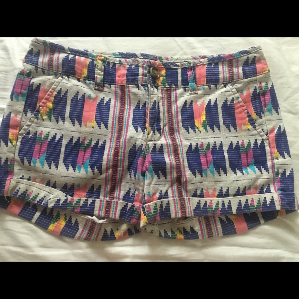 Fun print AEO shorts